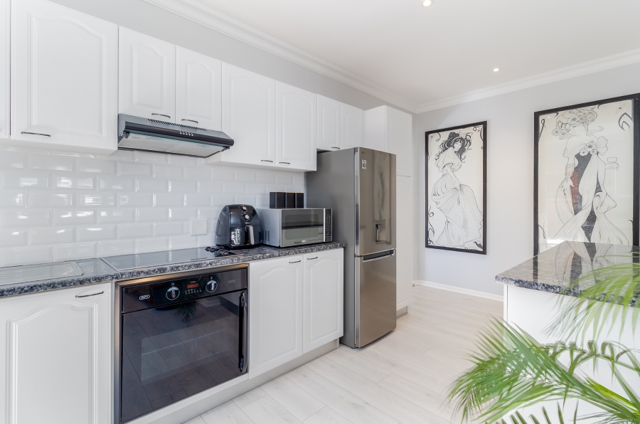 4 Bedroom Property for Sale in Kirstenhof Western Cape